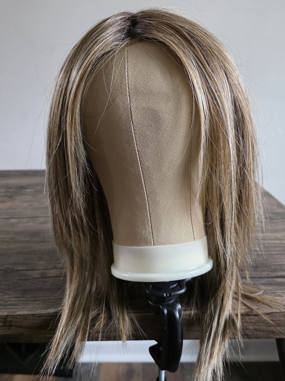 Bella tress brown sugar sweet cream  Kushikamana e 18 Wig